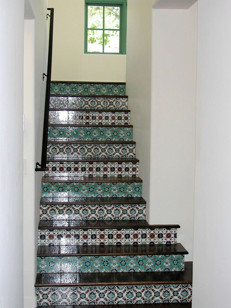 Лестница с плиточным покрытием